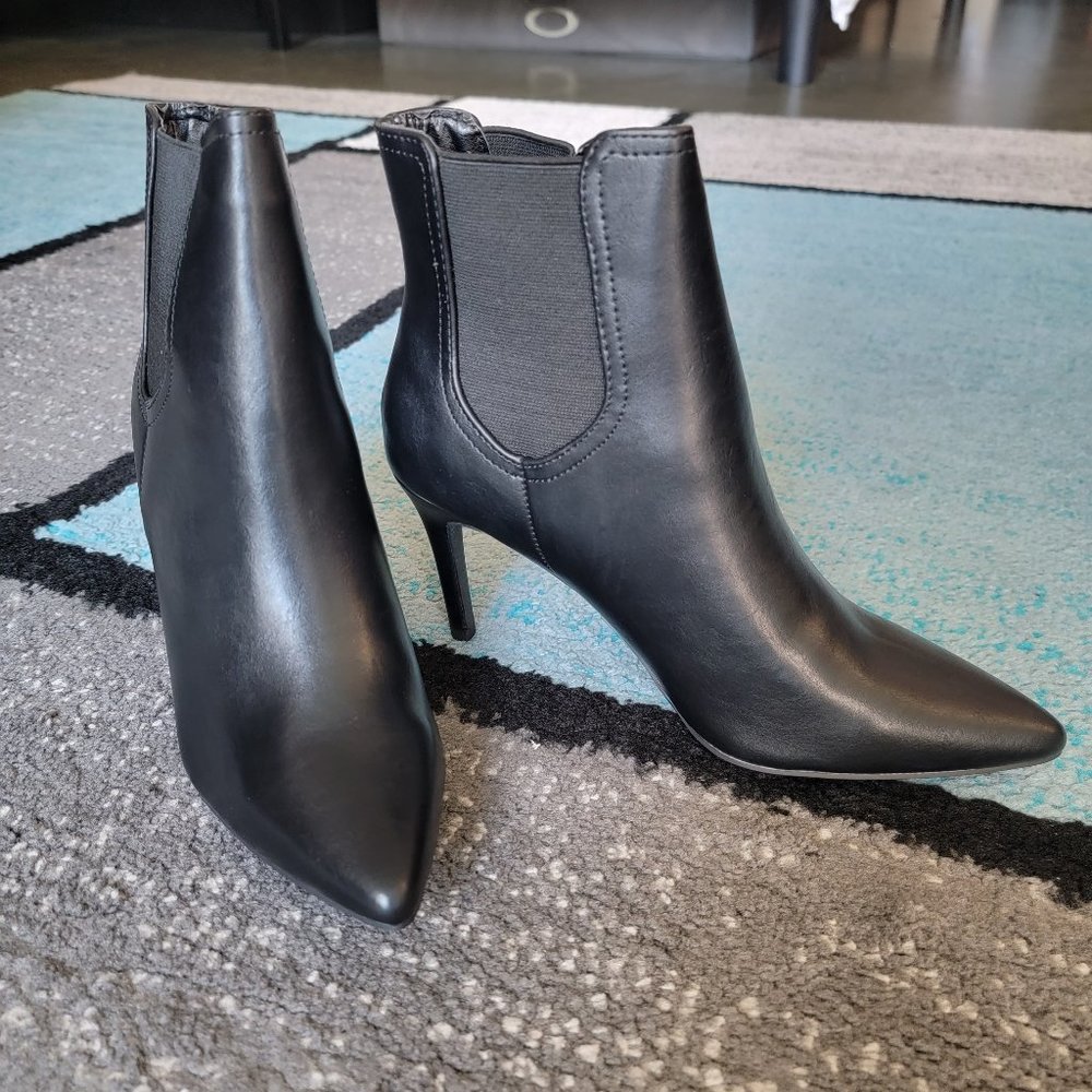 Dream Pairs Black Chelsea Stiletto Boots - Size 7